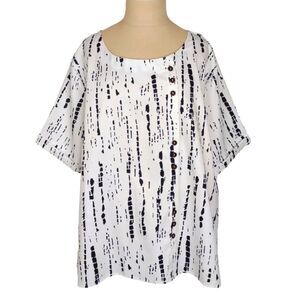 Tunic Shirt Geometric Print White and Black with 9 brown buttons Plus Size 3X